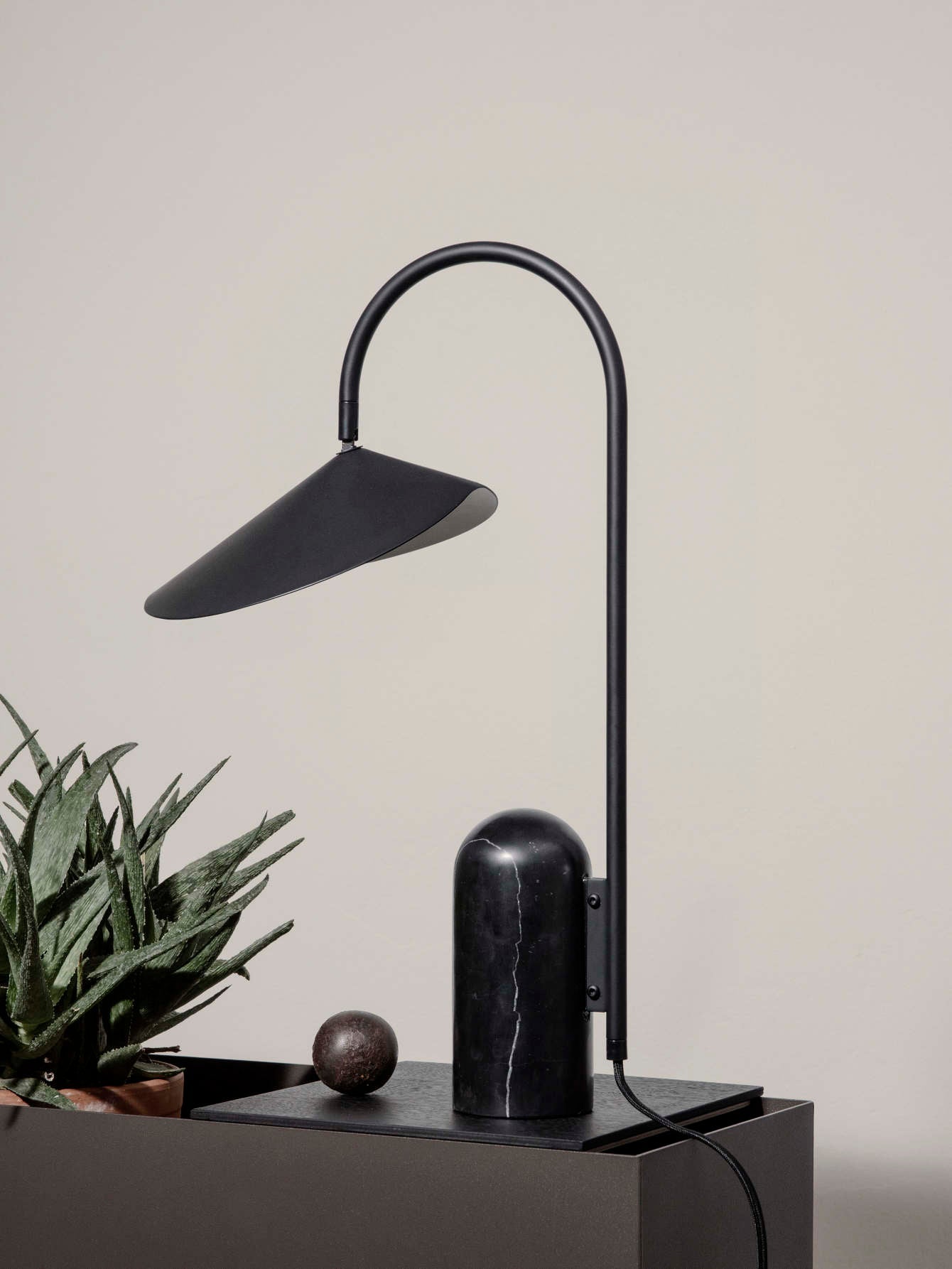 Arum Accent lamp Table Lamp