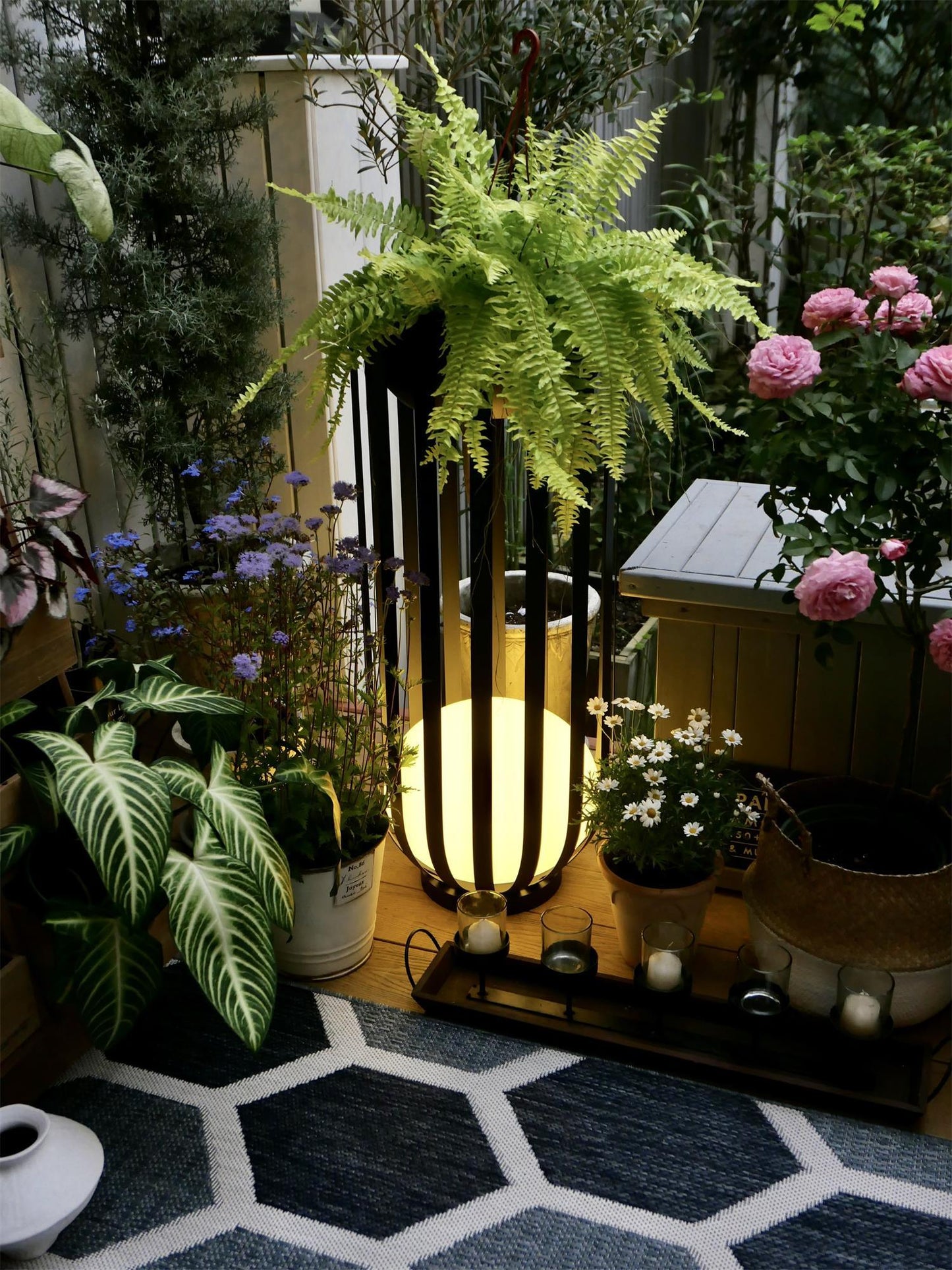 Bols Garden Solar Floodlight Outdoor Lamp