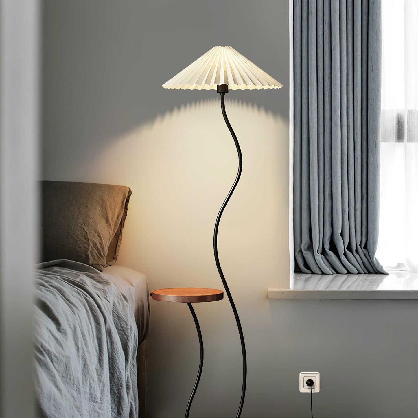 Curvatura Standing Lamp Floor Lamp