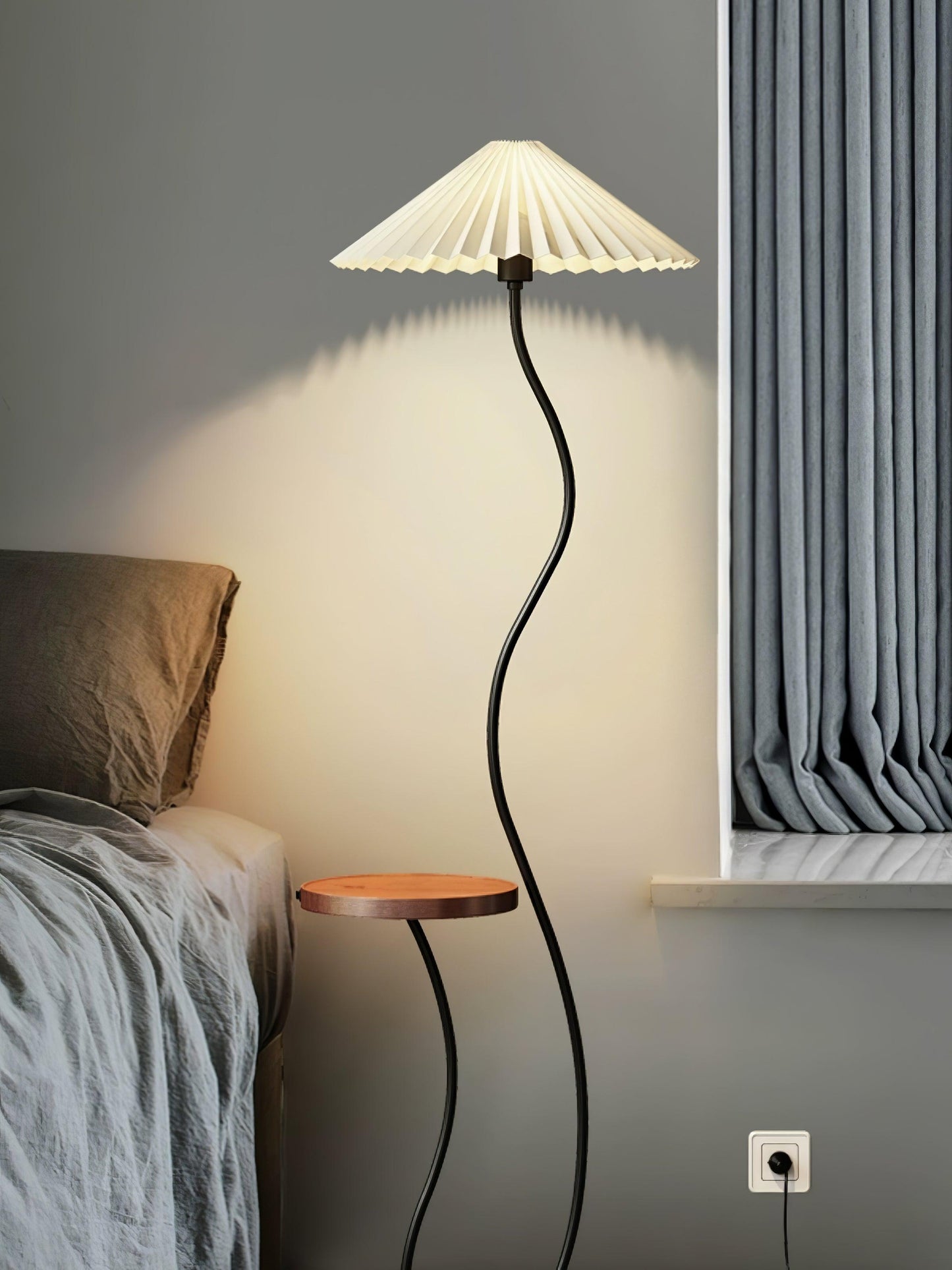 Curvatura Standing Lamp Floor Lamp