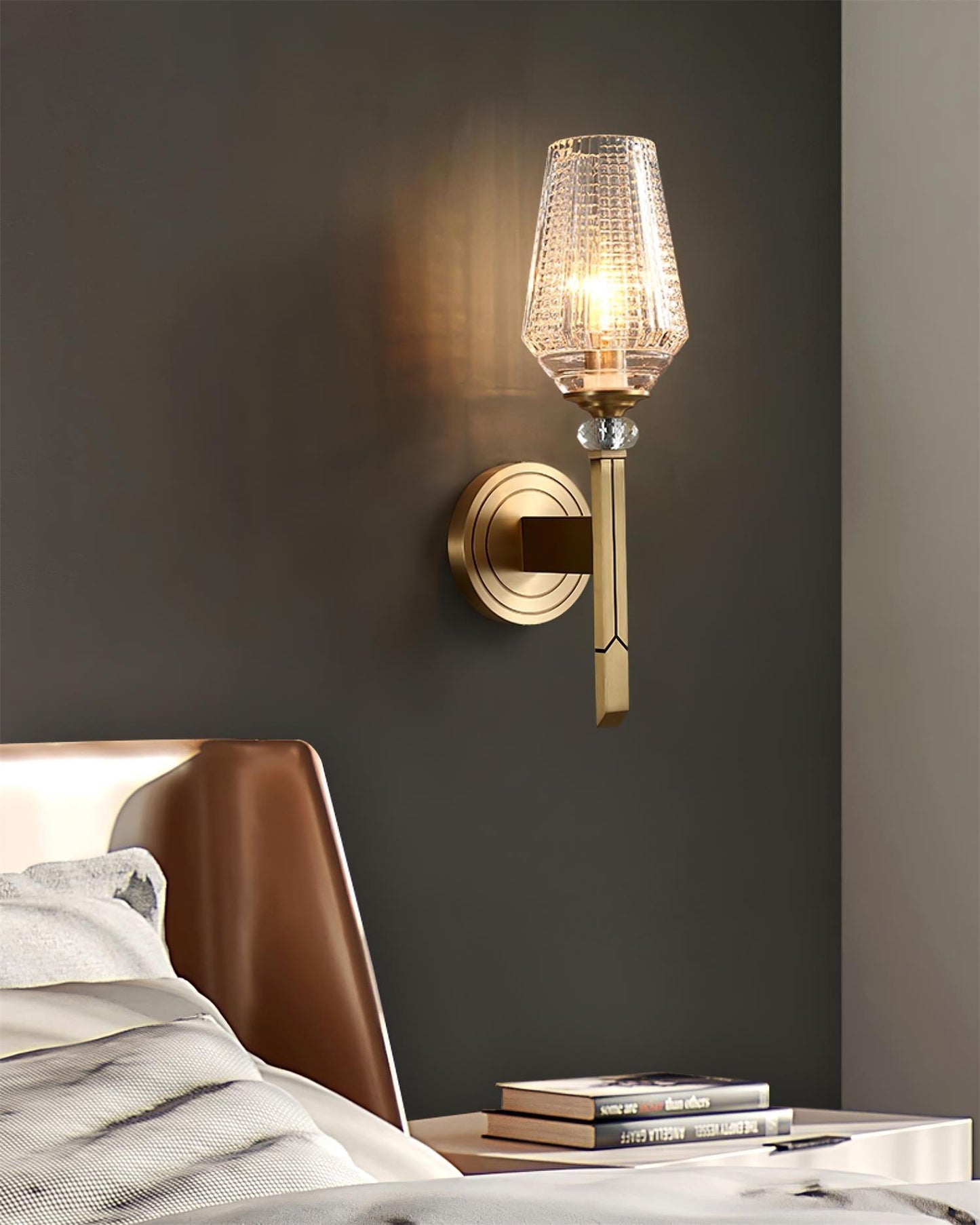 Devora Brass Bracket light Wall Lamp