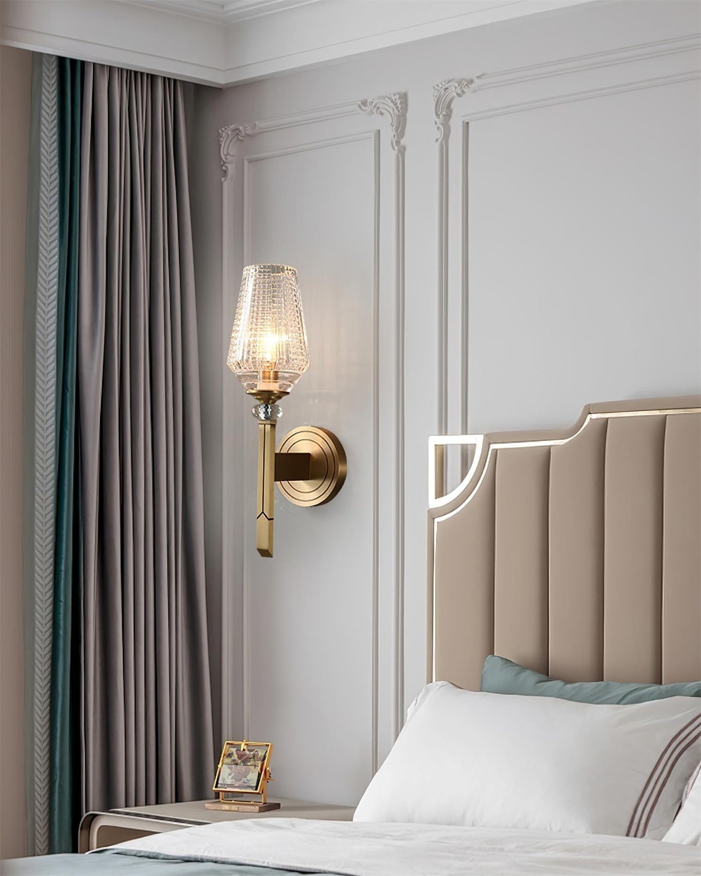 Devora Brass Bracket light Wall Lamp