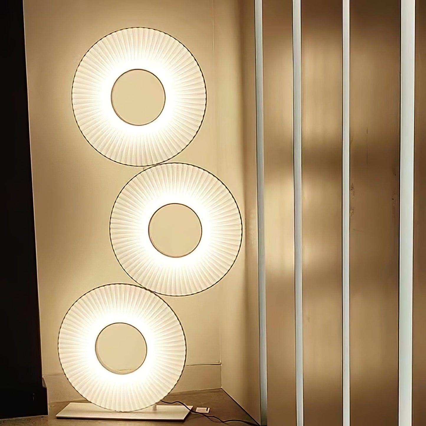 Iris Totem Free-standing Lamp Floor Lamp