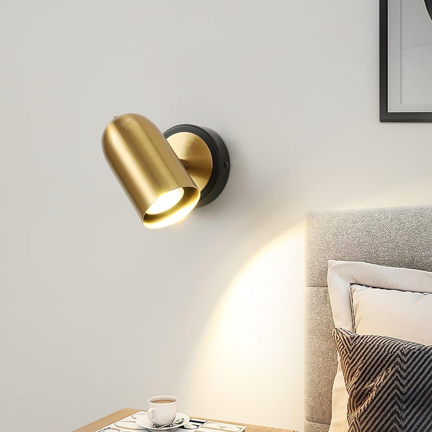 Leonardo Gold Bracket light Wall Lamp