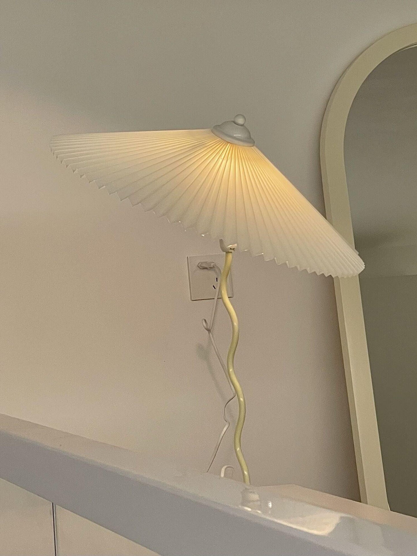 Pleated Hat Work lamp Table Lamp