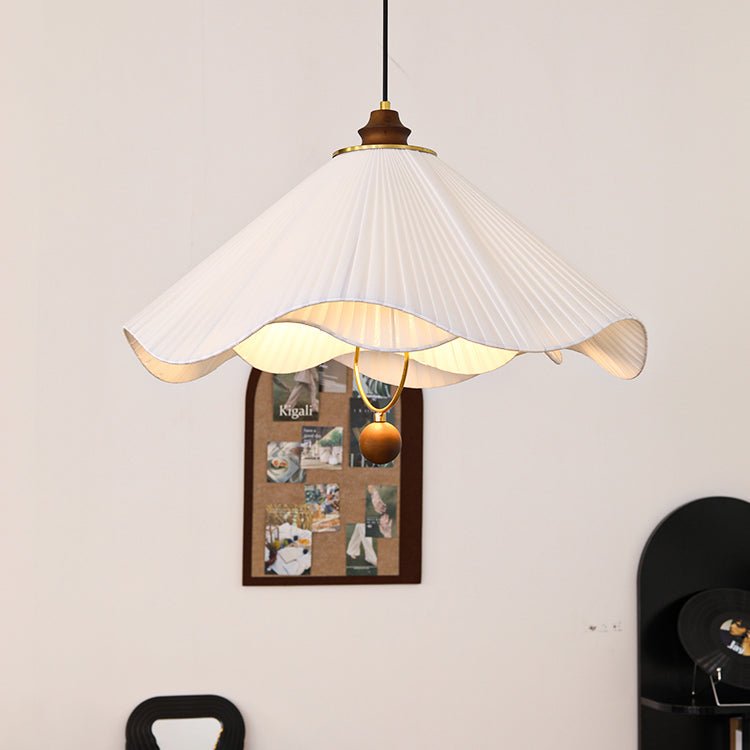 Scallop Edge Houselight Pendant Light