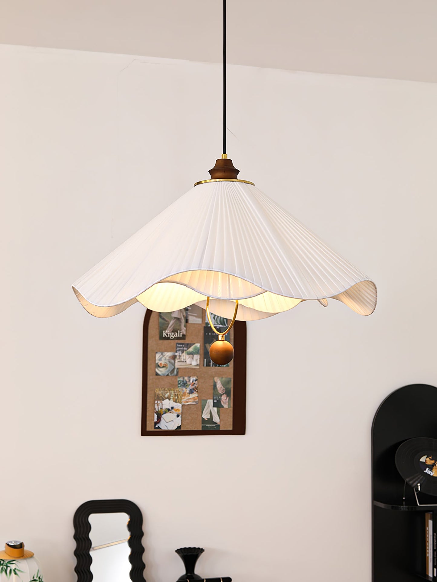 Scallop Edge Houselight Pendant Light