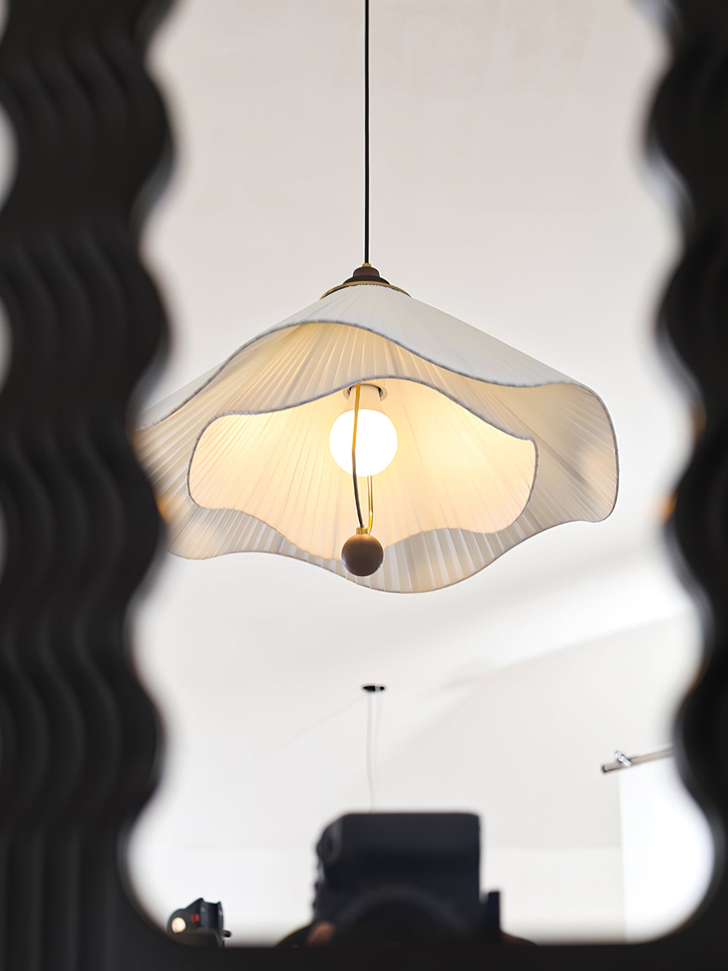 Scallop Edge Houselight Pendant Light