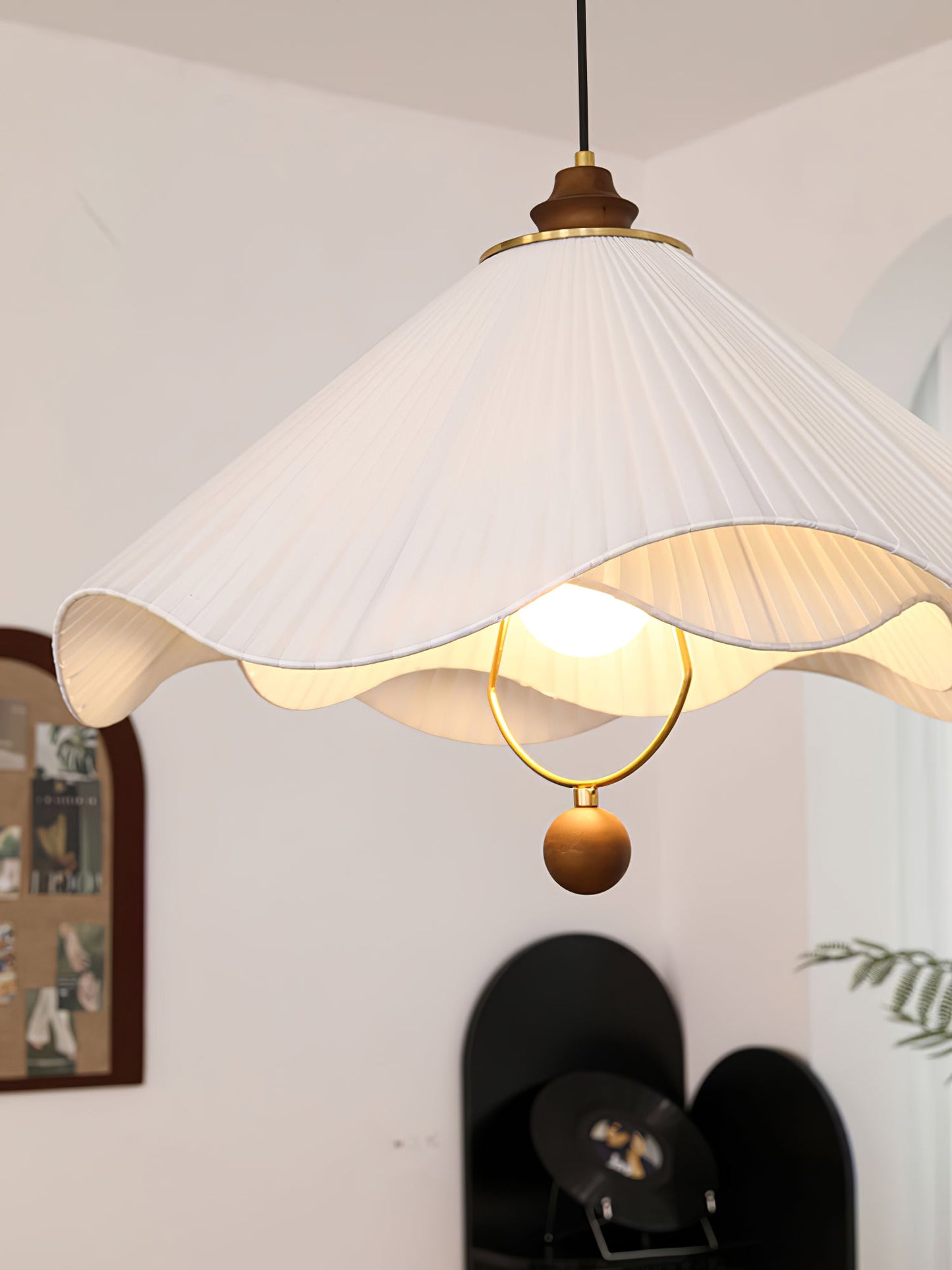 Scallop Edge Houselight Pendant Light