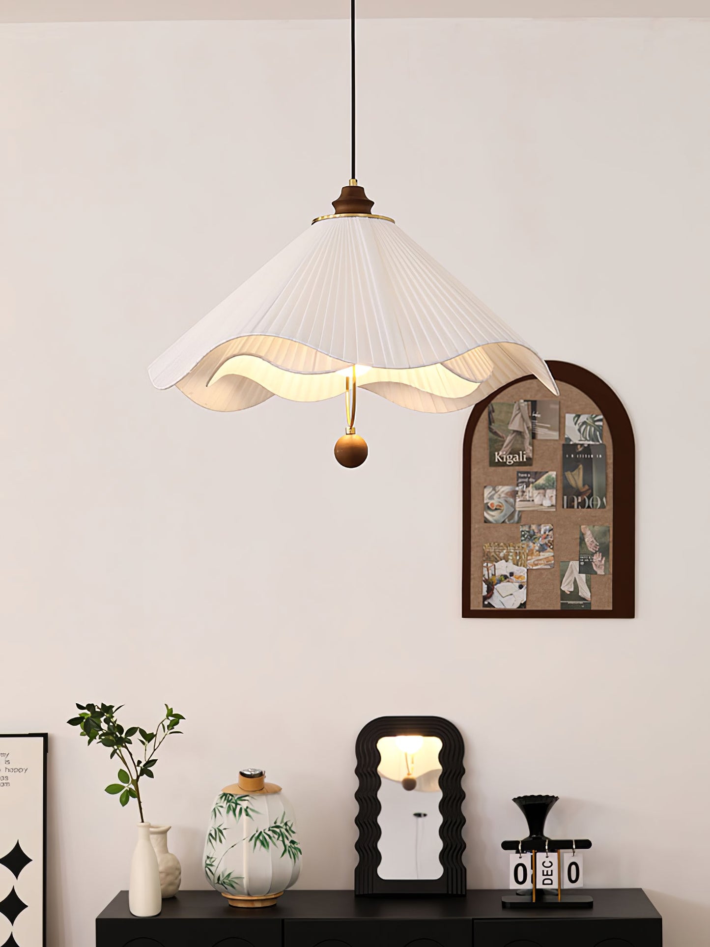 Scallop Edge Houselight Pendant Light