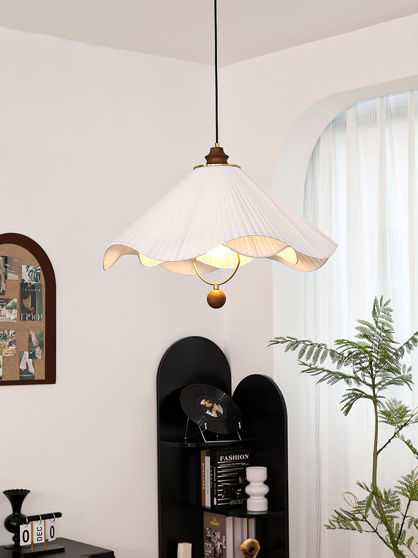 Scallop Edge Houselight Pendant Light