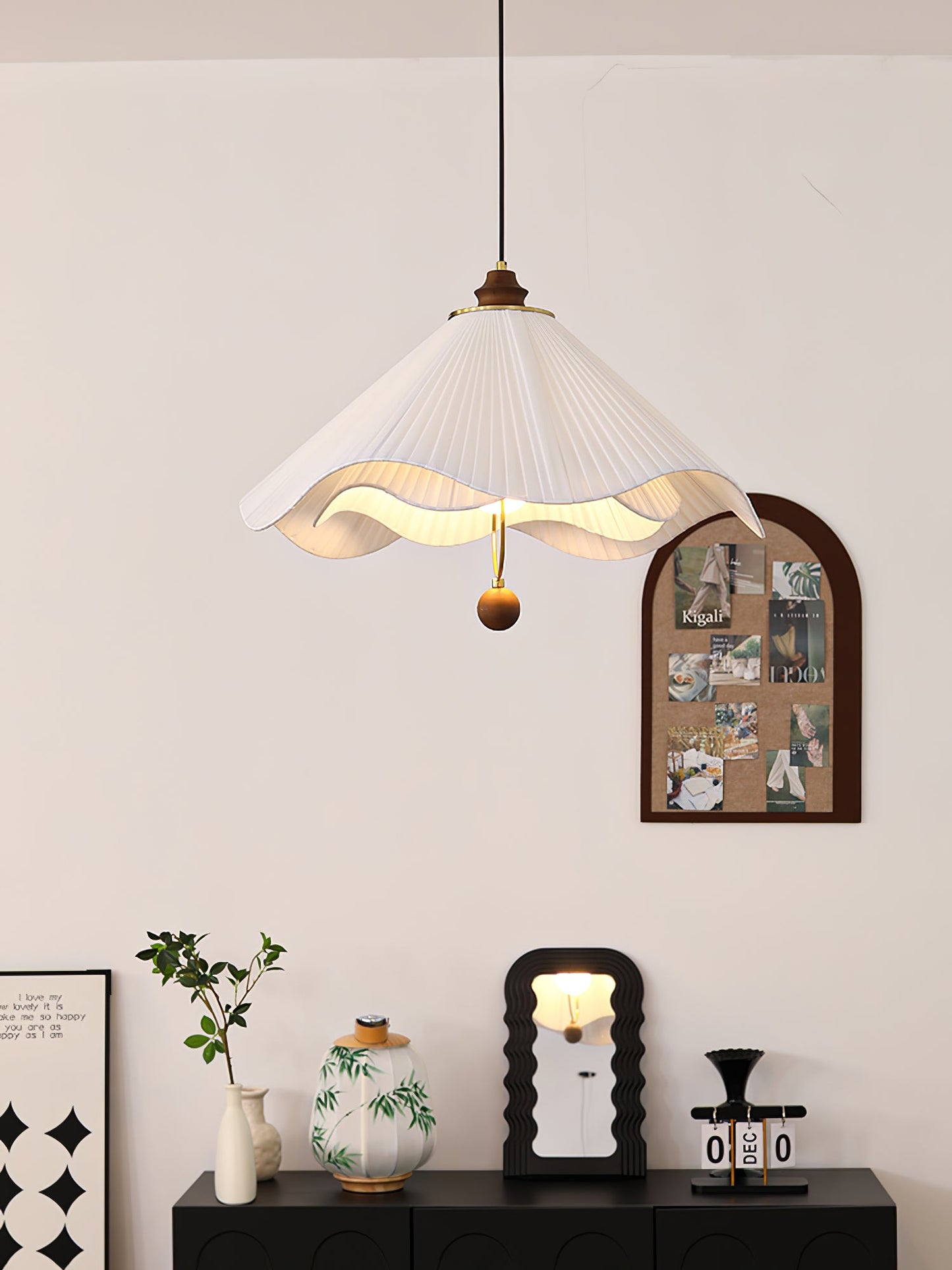 Scallop Edge Houselight Pendant Light