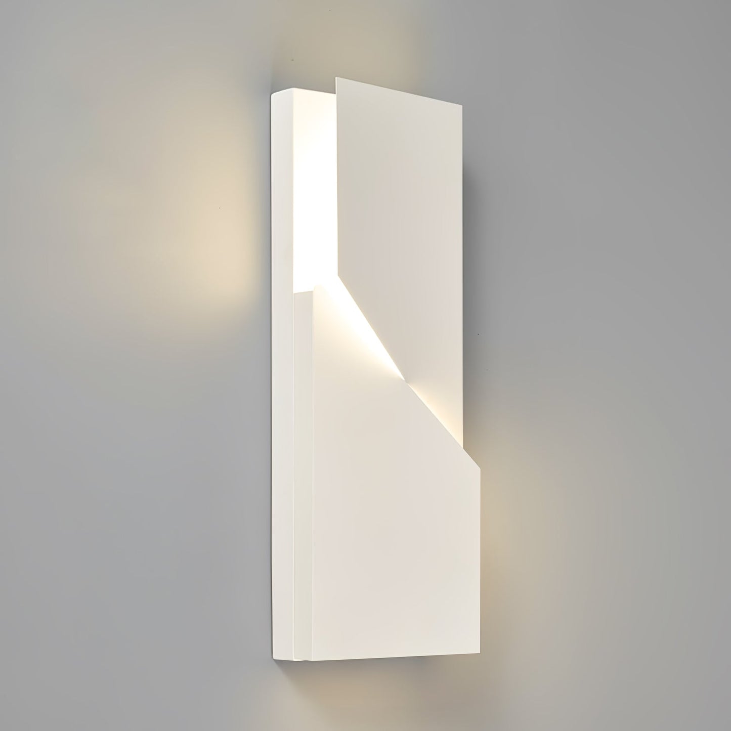 Shadows Grand Bracket light Sconce