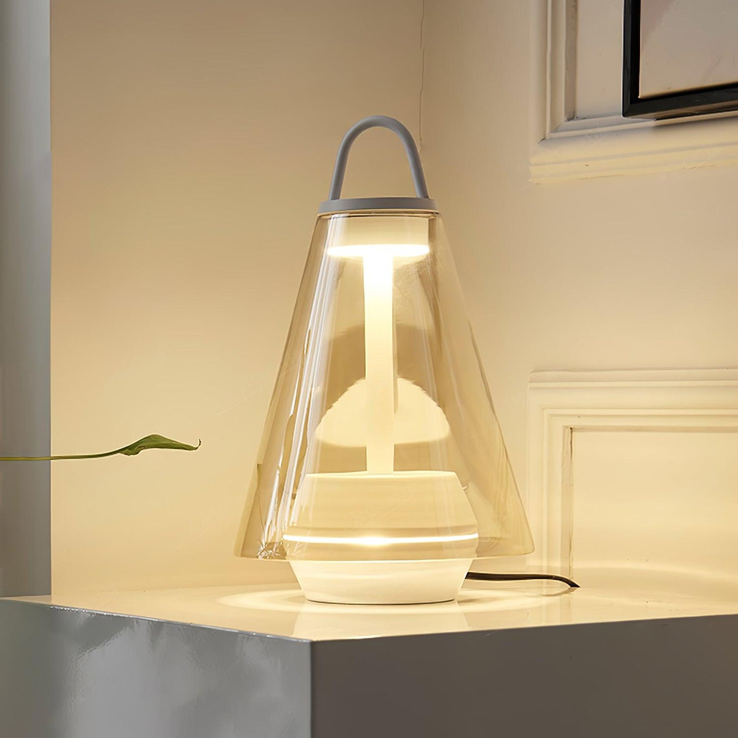 Shuttle Built-in Battery Task lamp Table Lamp