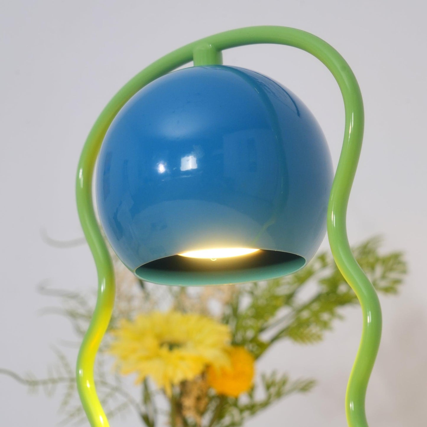 Squiggle Bright Bedside lamp Table Lamp