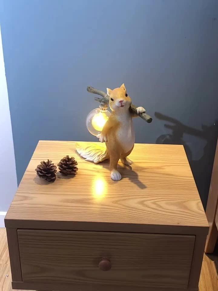 Squirrel Portable lamp Table Lamp