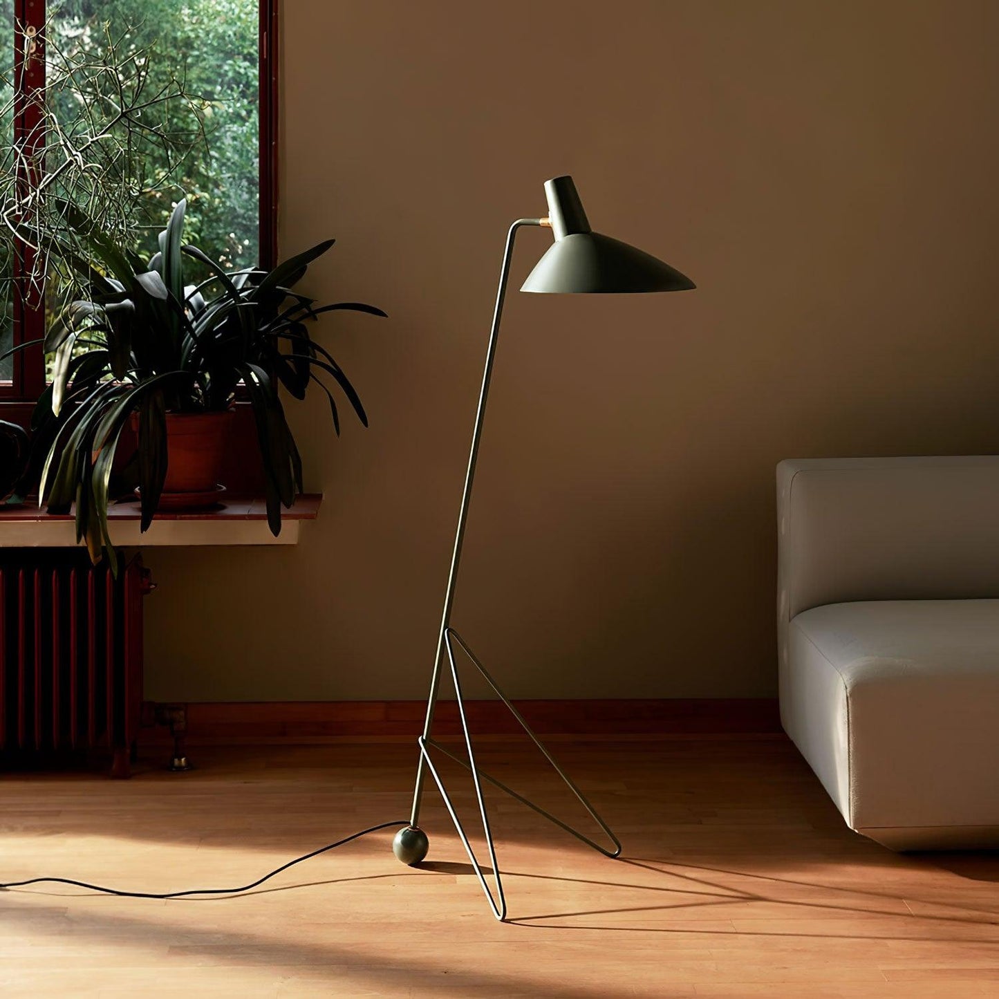 Svelte Noir Ambient Floor Lamp Floor Lamp