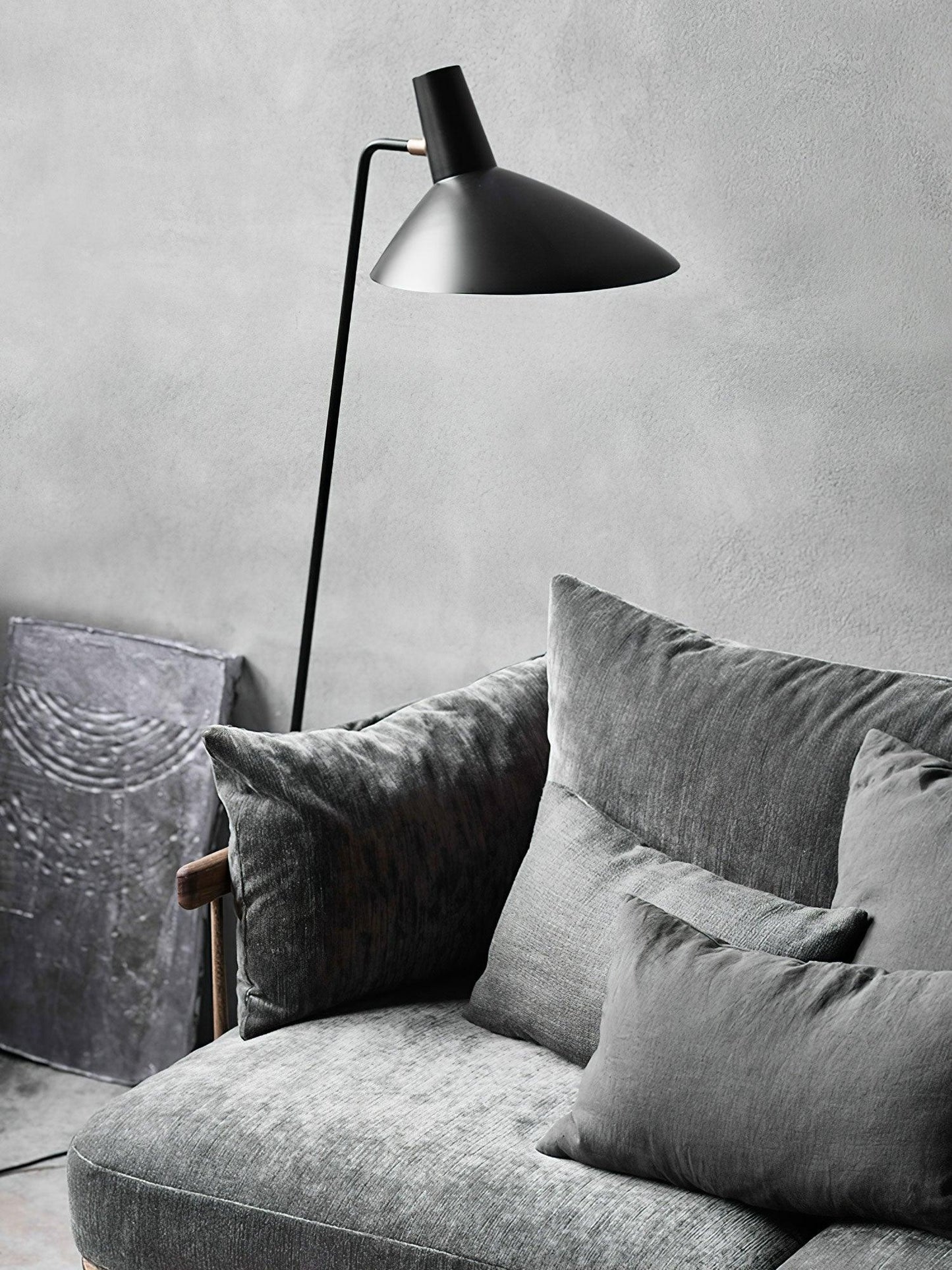 Svelte Noir Ambient Floor Lamp Floor Lamp