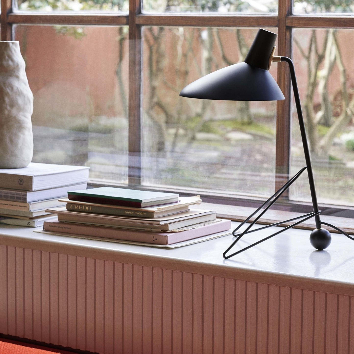 Svelte Noir Desk lamp Table Lamp