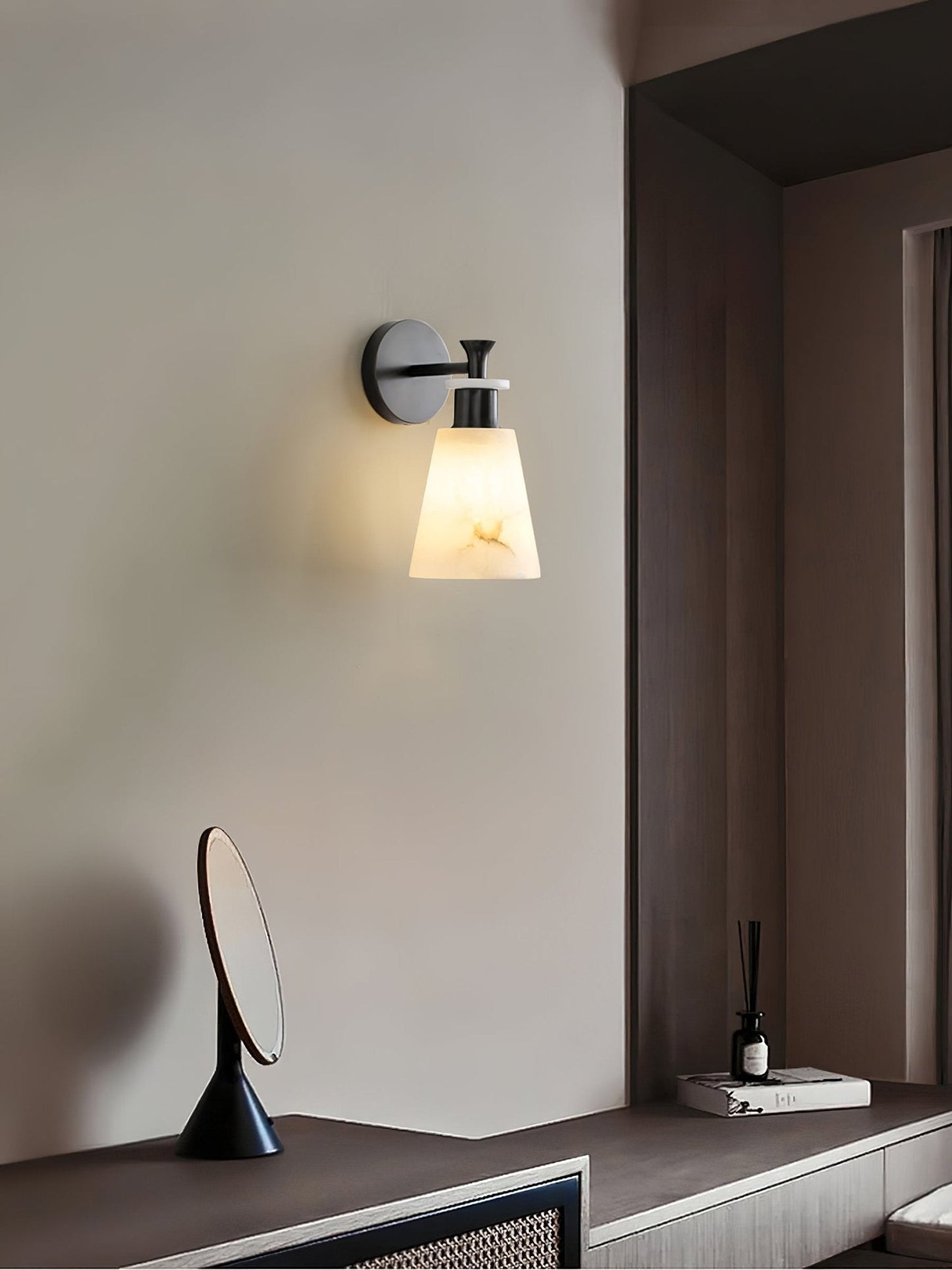 Tapered Alabaster Wall-mounted lamp Wall Sconce