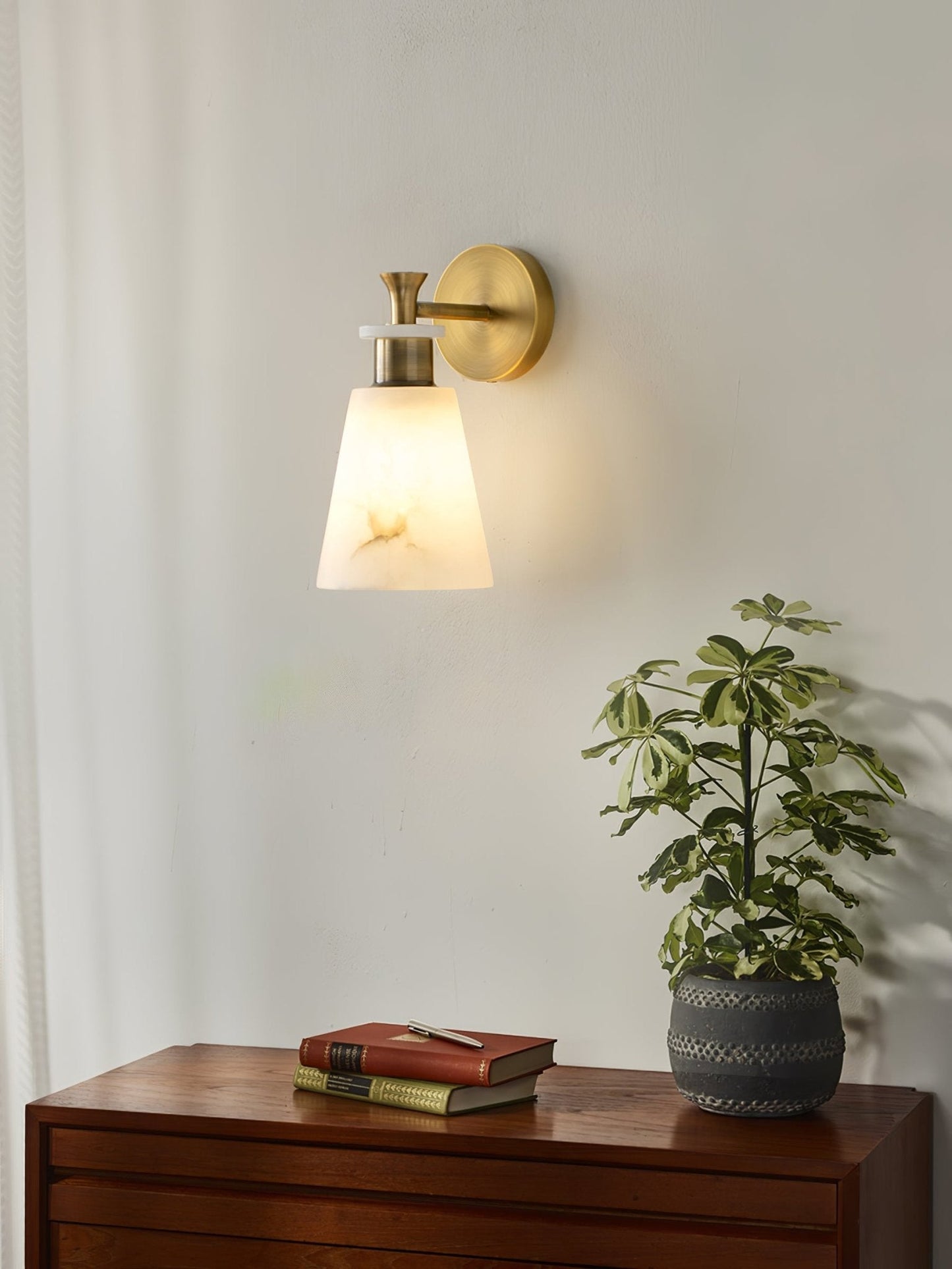 Tapered Alabaster Wall-mounted lamp Wall Sconce