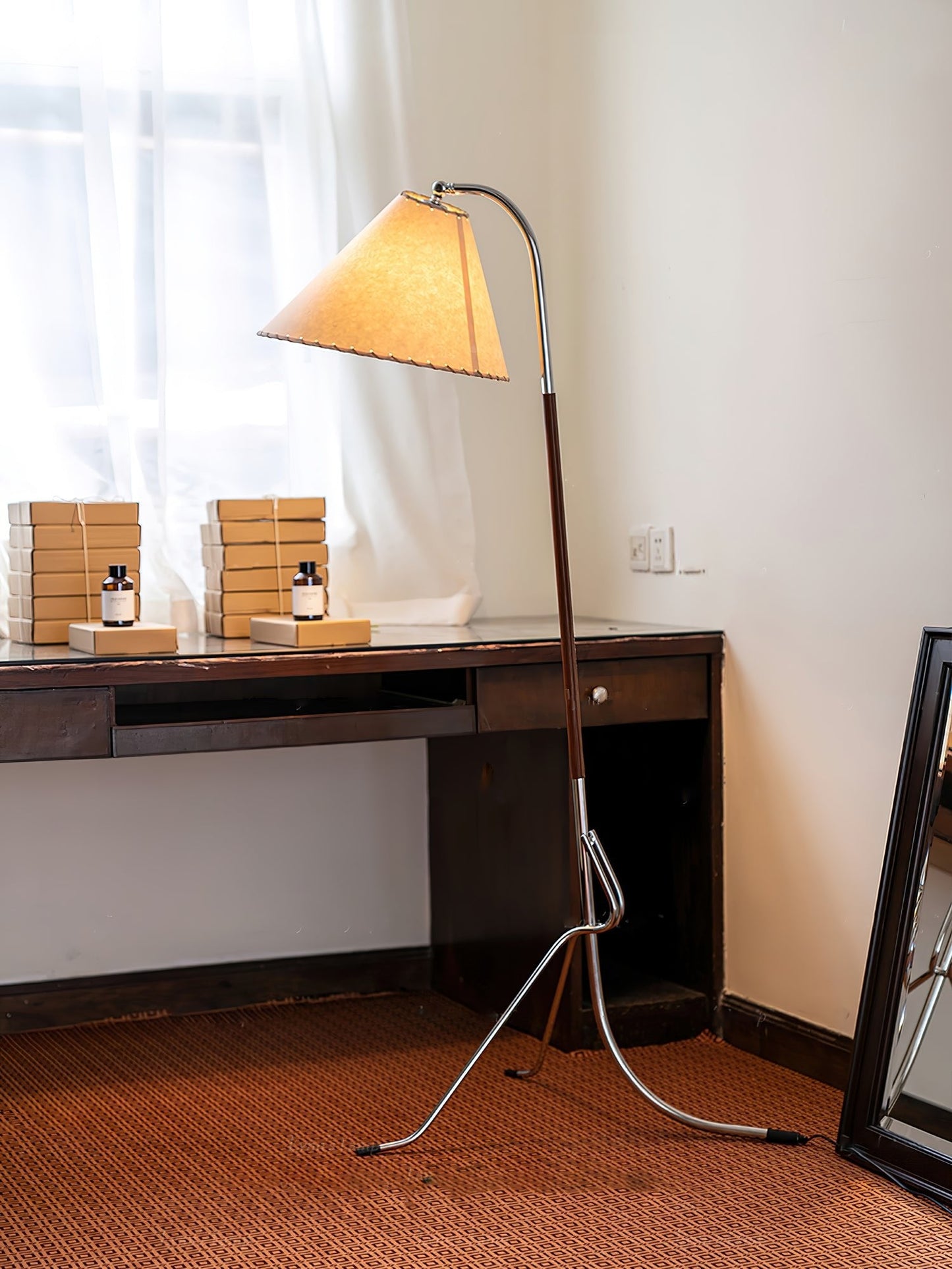 Tripod Arc Free-standing Lamp Floor Lamp